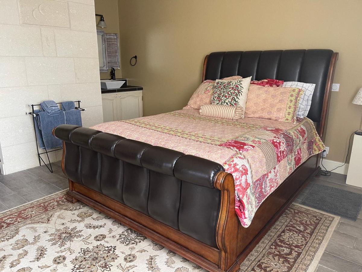 Bed and Breakfast Chateau Couchebout Pugnac Экстерьер фото